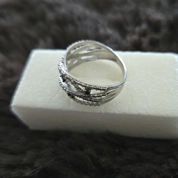 925 Silver and Black Women's Ring - Picture 3 of 5